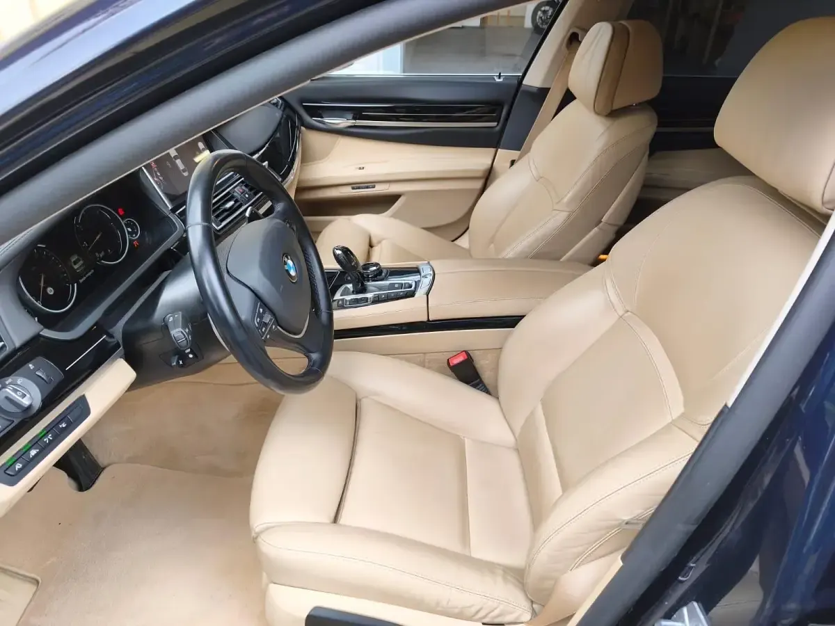 Gebraucht BMW 740 313 PS (230 kW) 2014 Blau Limousine
