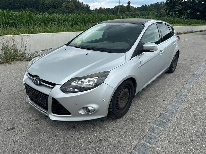 Silber Gebraucht 2011 Ford Focus Titanium Limousine | 2.500 € (Superpreis) - Bild 1/4