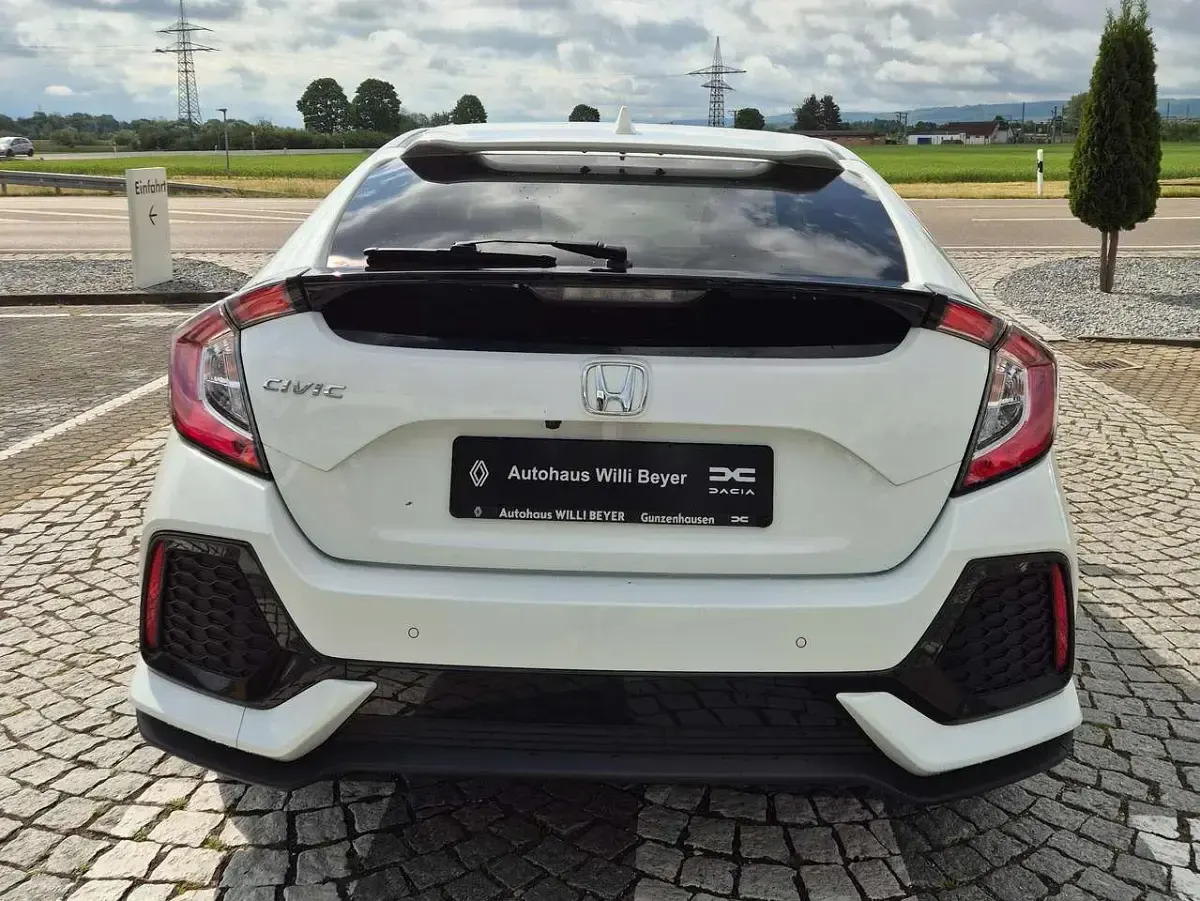 Gebraucht Honda Civic Elegance 129 PS (94 kW) 2017 Platinum white pearl Kleinwagen