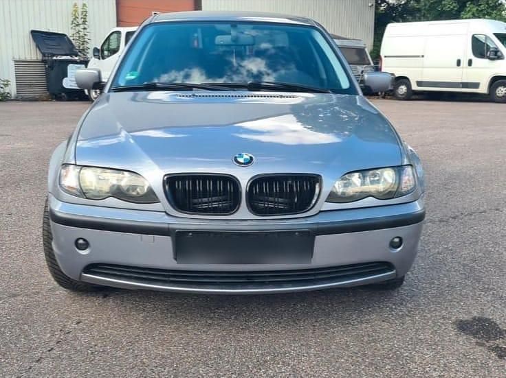 Gebraucht BMW 318 143 PS (105 kW) 2005 Grau Limousine