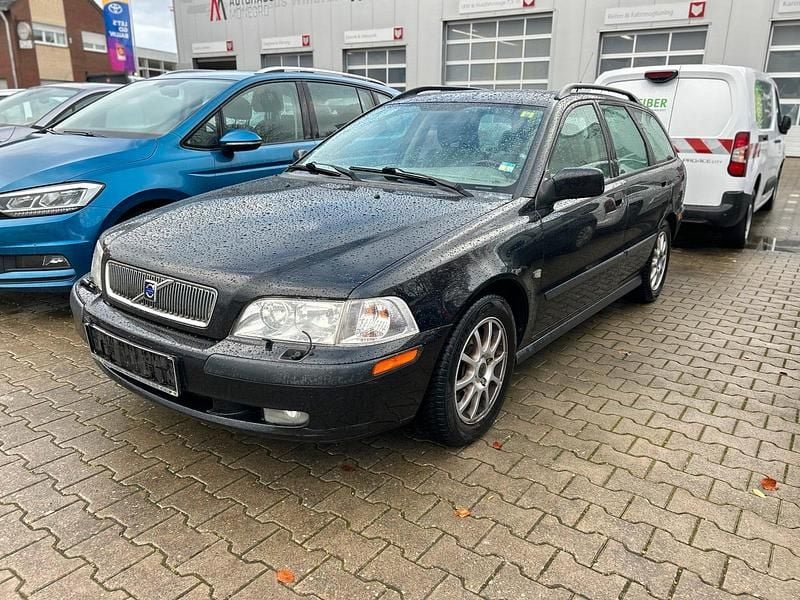 Schwarz Gebraucht 2002 Volvo V40 Kombi | 979 € (Fairer Preis) - Bild 1/4