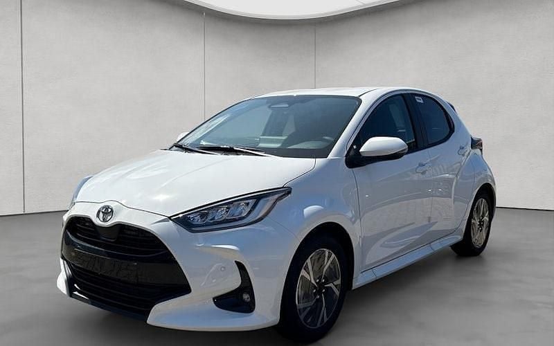 Weiß Neu 2025 Toyota Yaris Hybrid Limousine | 24.290 € (Fairer Preis) - Bild 1/4