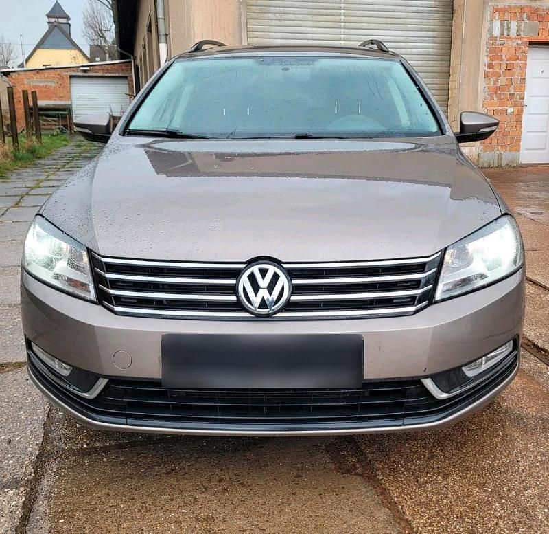 Gebraucht VW Passat 122 PS (89 kW) 2011 Silber Kombi