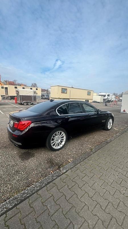 Gebraucht BMW 740 306 PS (225 kW) 2011 Schwarz Limousine