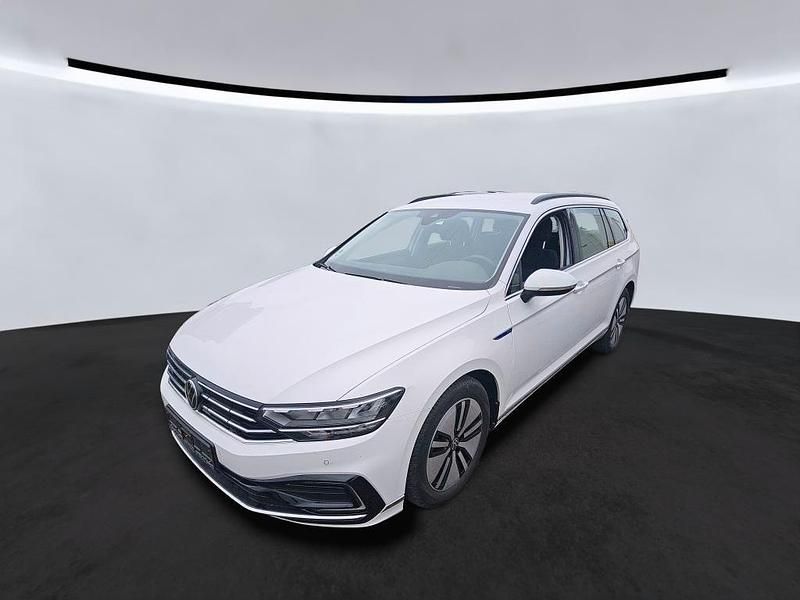 Gebraucht VW Passat GTE 218 PS (160 kW) 2021 Pure white Kombi
