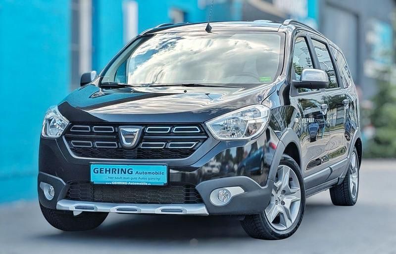 Schwarz Gebraucht 2022 Dacia Lodgy Stepway Van / Kleinbus | 16.990 € (Fairer Preis) - Bild 1/4