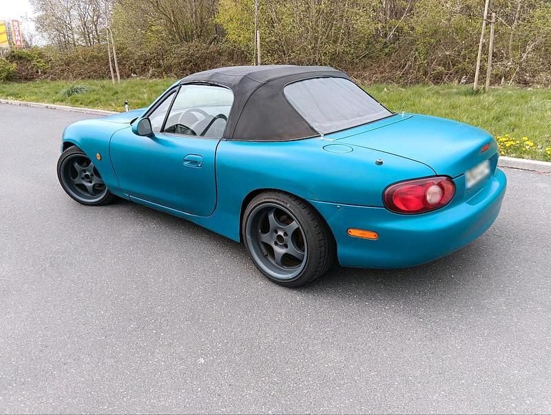 Second-hand Mazda MX5 110 CP (80 kW) 2002 Albastru Cabrio