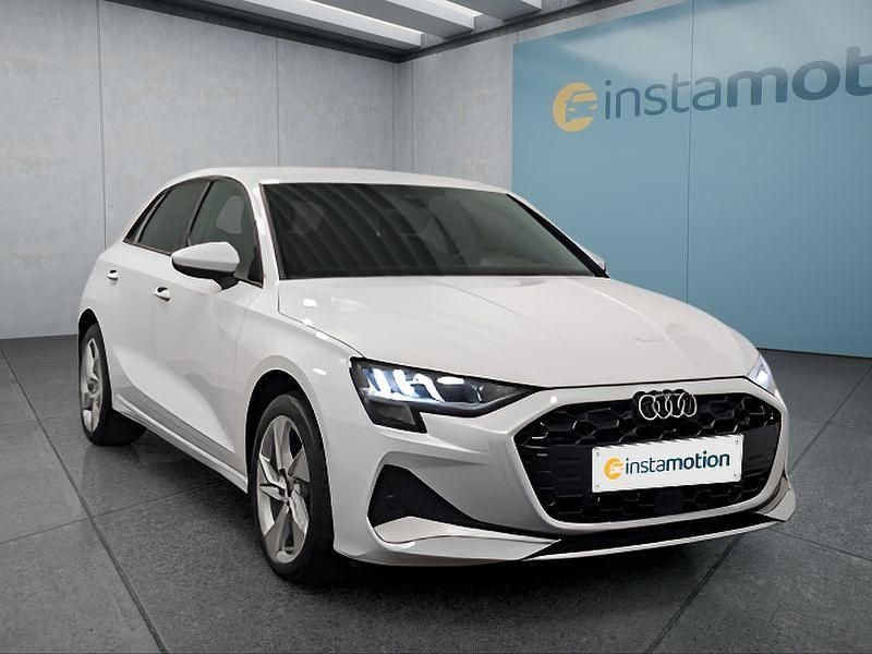 Weiß Gebraucht 2025 Audi A3 Sportback Kleinwagen | 28.249 € (Fairer Preis) - Bild 1/4