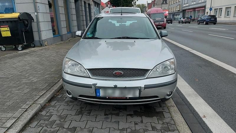 Silber Gebraucht 2001 Ford Mondeo Limousine | 1.799 € - Bild 1/4