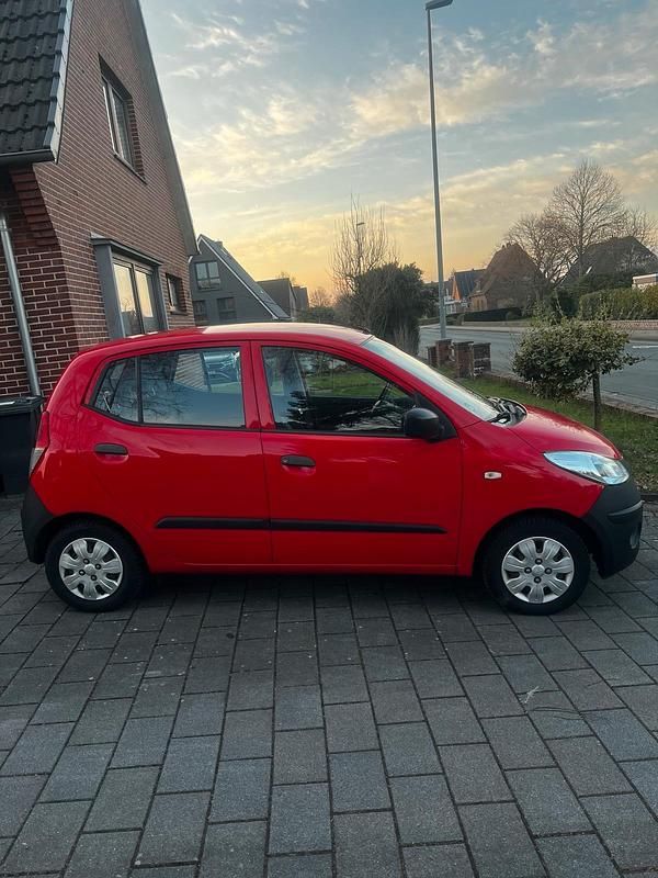 Gebraucht Hyundai i10 67 PS (49 kW) 2010 Rot Kleinwagen