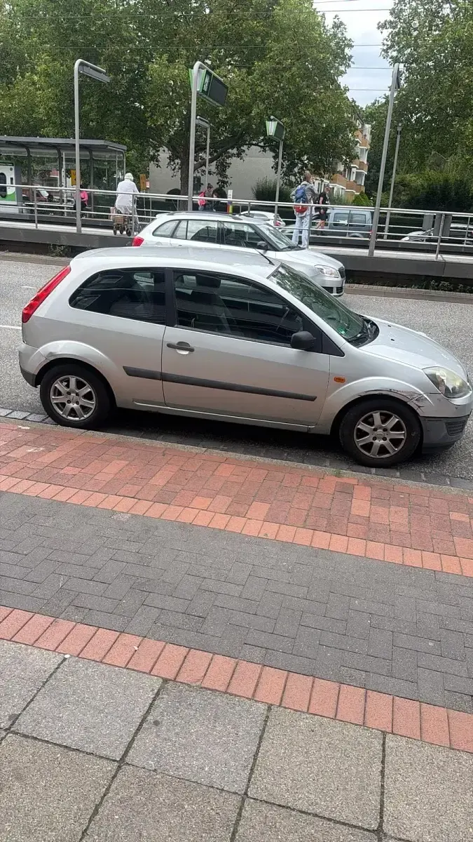 Gebraucht Ford Focus 103 PS (75 kW) 2005 Silber Kleinwagen