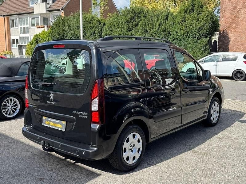 Gebraucht Peugeot Partner Tepee Active 99 PS (72 kW) 2016 Schwarz Van / Kleinbus
