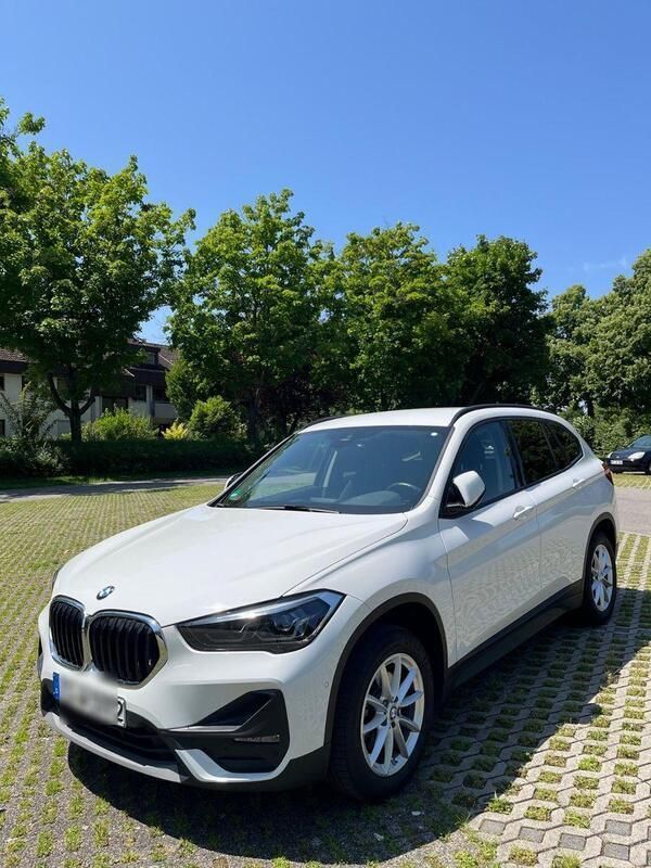 Weiß Gebraucht 2021 BMW X1 Advantage SUV | 24.000 € (Guter Preis) - Bild 1/4