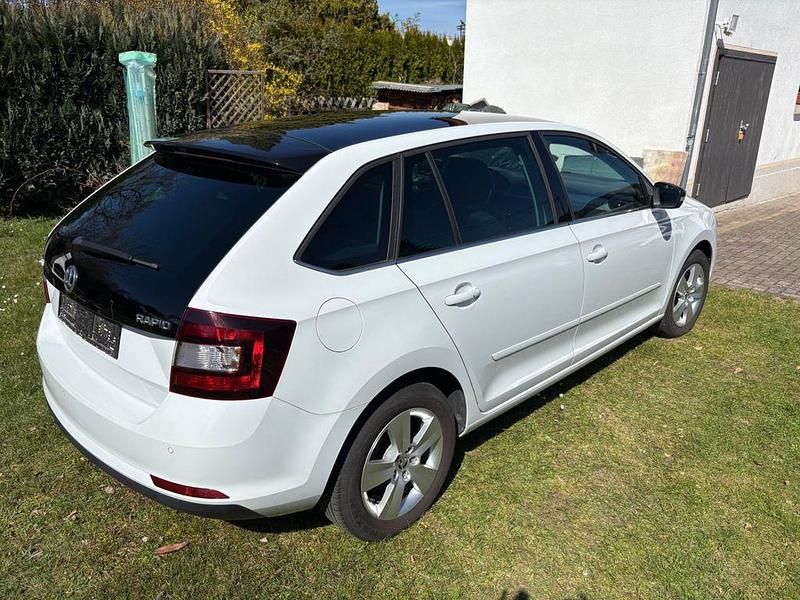 Gebraucht Skoda Rapid Active 110 PS (80 kW) 2019 Weiß Kleinwagen