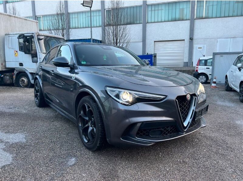 Grau Gebraucht 2019 Alfa Romeo Stelvio Quadrifoglio SUV | 53.500 € (Etwas zu teuer) - Bild 1/4
