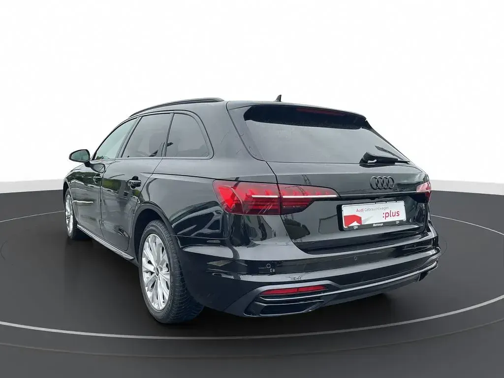 Gebraucht Audi A4 Advanced 163 PS (119 kW) 2021 Mythosschwarz metallic Kombi