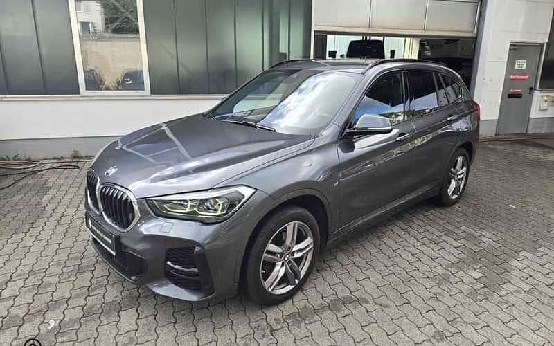 Grau Gebraucht 2022 BMW X1 M Sport SUV | 32.480 € (Teuer) - Bild 1/4