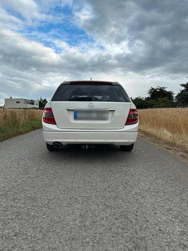 Gebraucht Mercedes C250 Avantgarde 205 PS (150 kW) 2010 Weiß Kombi