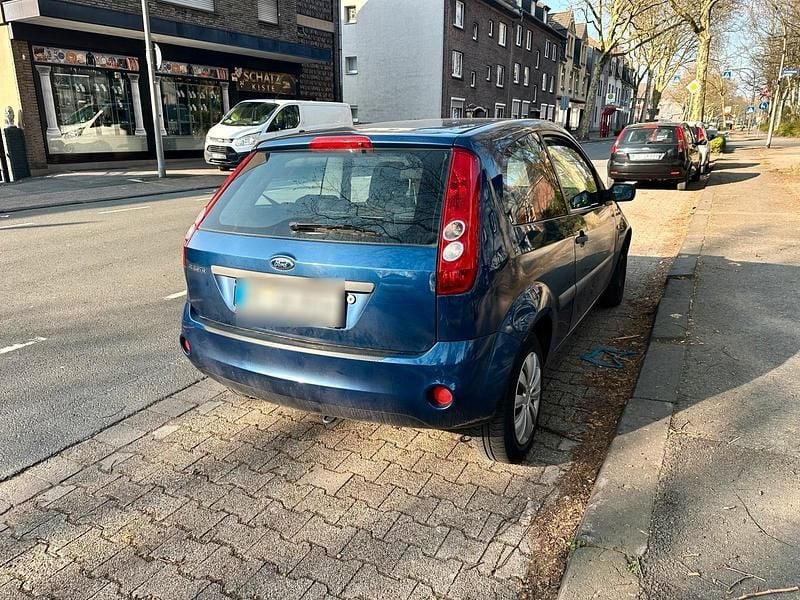 Gebraucht Ford Fiesta 65 PS (47 kW) 2006 Blau Kleinwagen