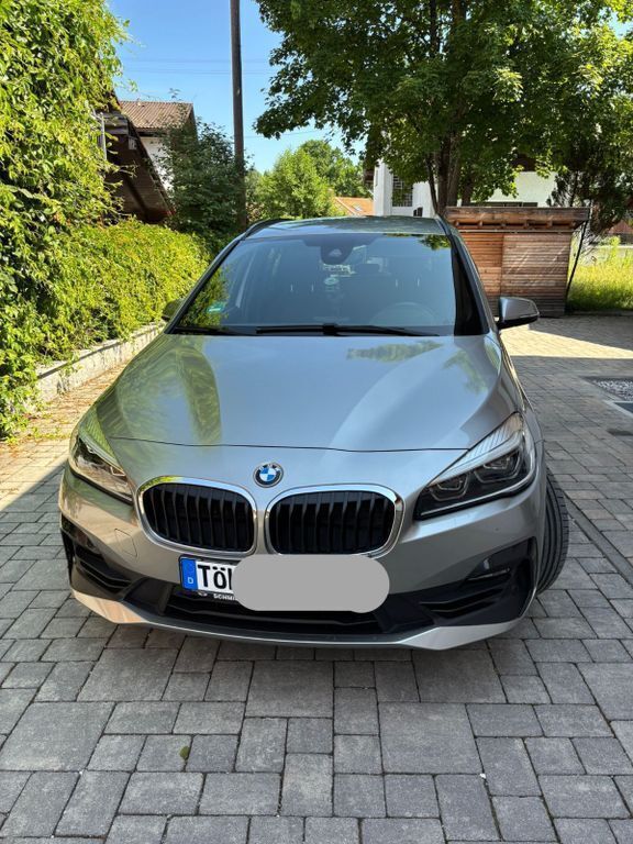 Weiß Gebraucht 2019 BMW 216 Gran Tourer Advantage Van / Kleinbus | 15.500 € (Fairer Preis) - Bild 1/4
