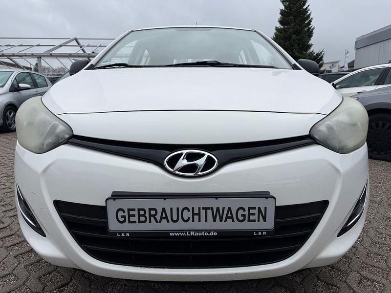 Gebraucht Hyundai i20 Edition 86 PS (63 kW) 2013 Weiß Kleinwagen