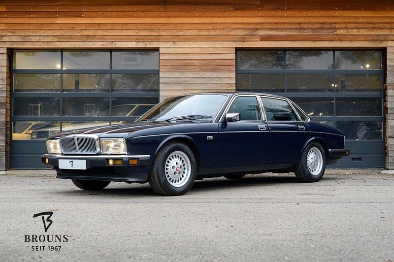 Blau Gebraucht 1987 Jaguar XJ Sovereign Limousine | 14.950 € - Bild 1/4