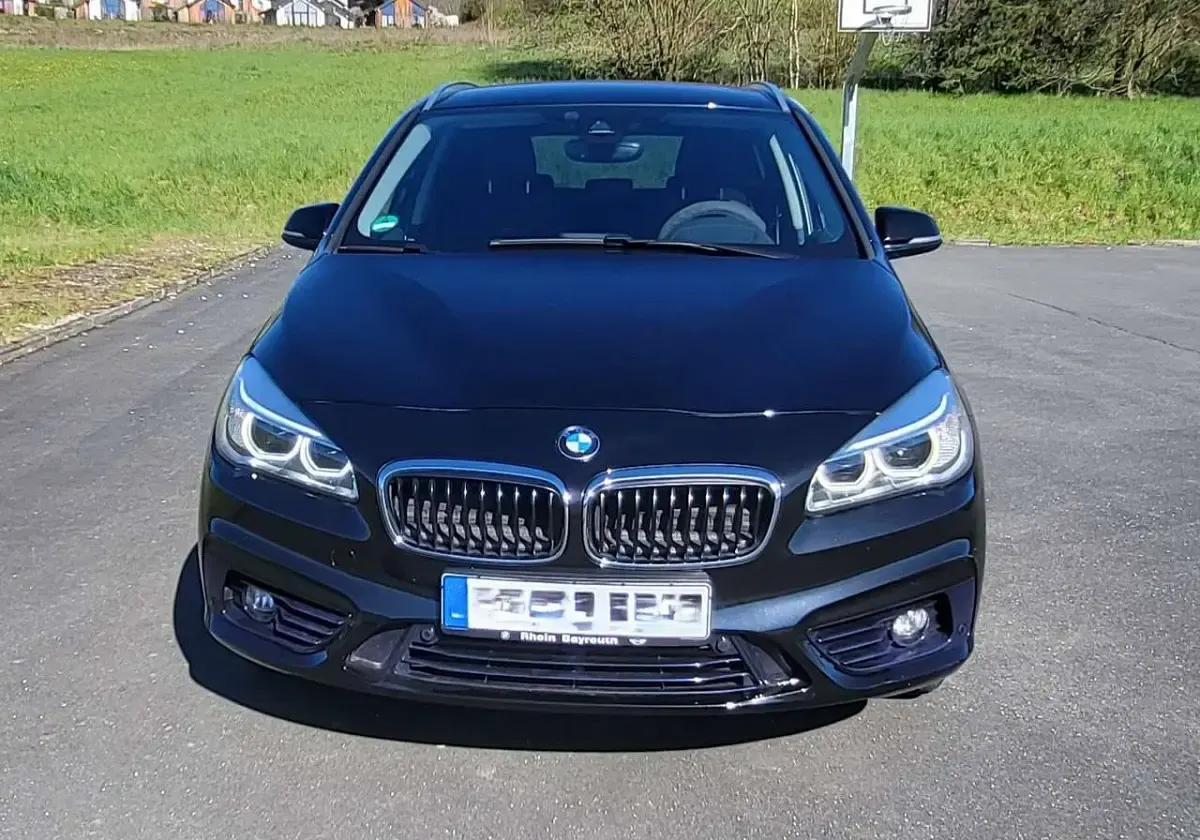 Gebraucht BMW 218 Sport Line 136 PS (100 kW) 2017 Schwarz Kombi
