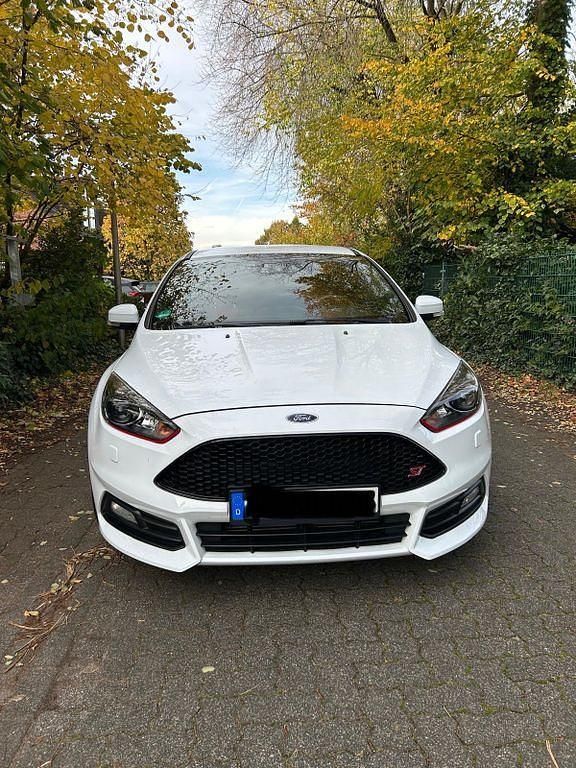 Gebraucht Ford Focus Sport 250 PS (183 kW) 2017 Weiß Limousine