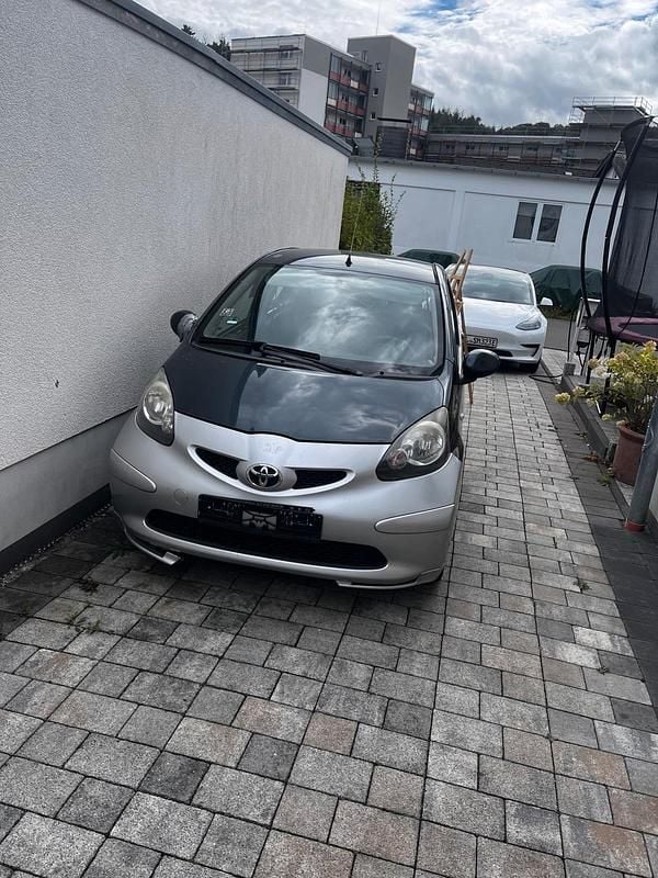 Schwarz Gebraucht 2005 Toyota Aygo Kleinwagen | 1.240 € (Guter Preis) - Bild 1/4
