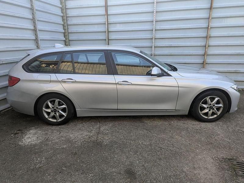 Gebraucht BMW 320 163 PS (119 kW) 2015 Silber/grau (metallic) Kombi