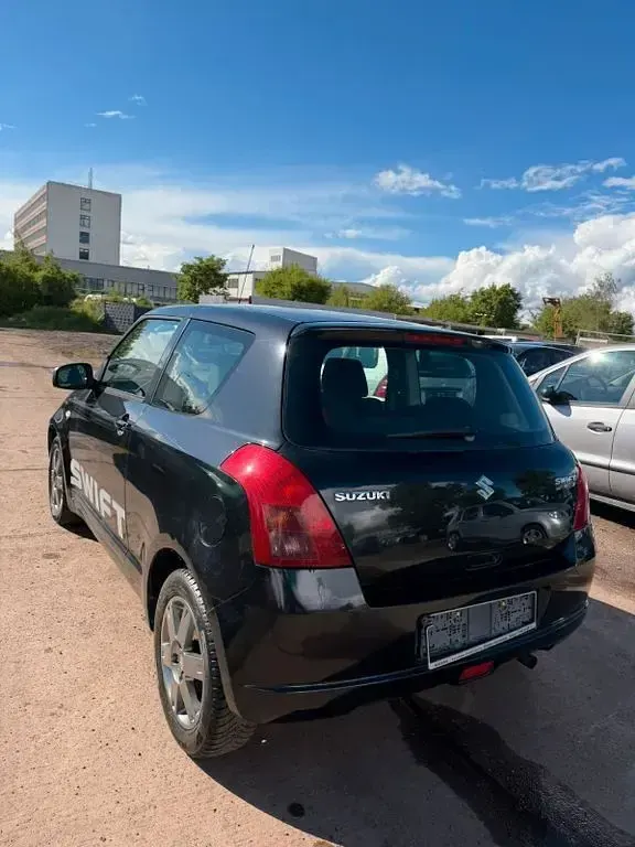 Używany Suzuki Swift 92 KM (67 kW) 2005 Hatchback