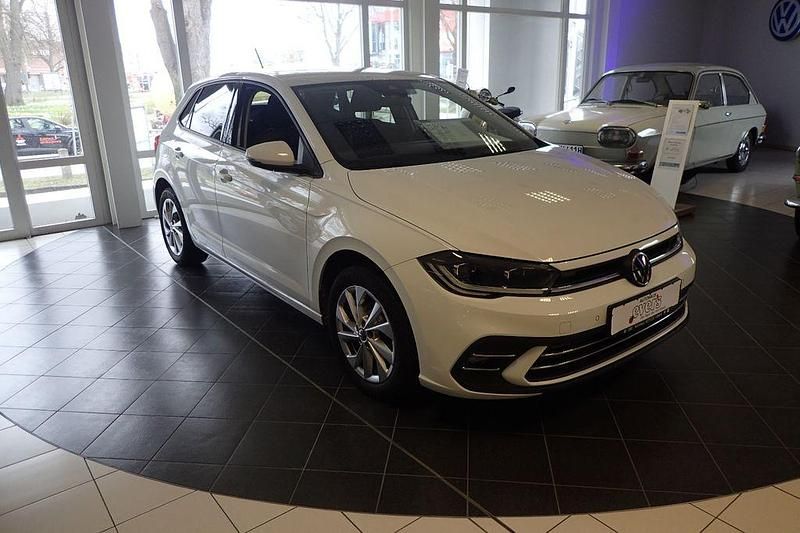 Gebraucht VW Polo Style 95 PS (69 kW) 2023 Purewhite Kleinwagen