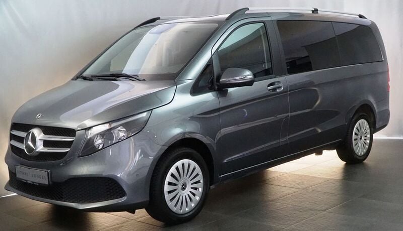 Selenitgrau Gebraucht 2023 Mercedes V220 Van / Kleinbus | 44.990 € (Guter Preis) - Bild 1/4