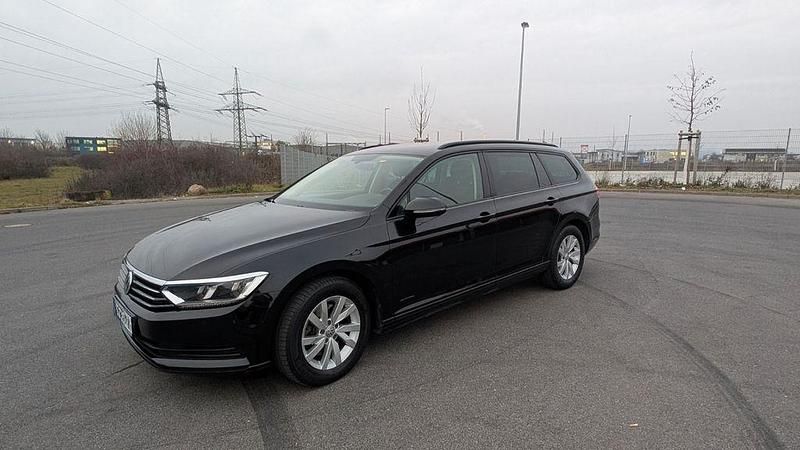 Gebraucht VW Passat 125 PS (91 kW) 2018 Schwarz Kombi