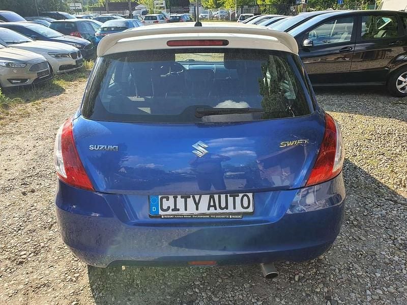 Gebraucht Suzuki Swift Club 94 PS (69 kW) 2014 Blau Kleinwagen