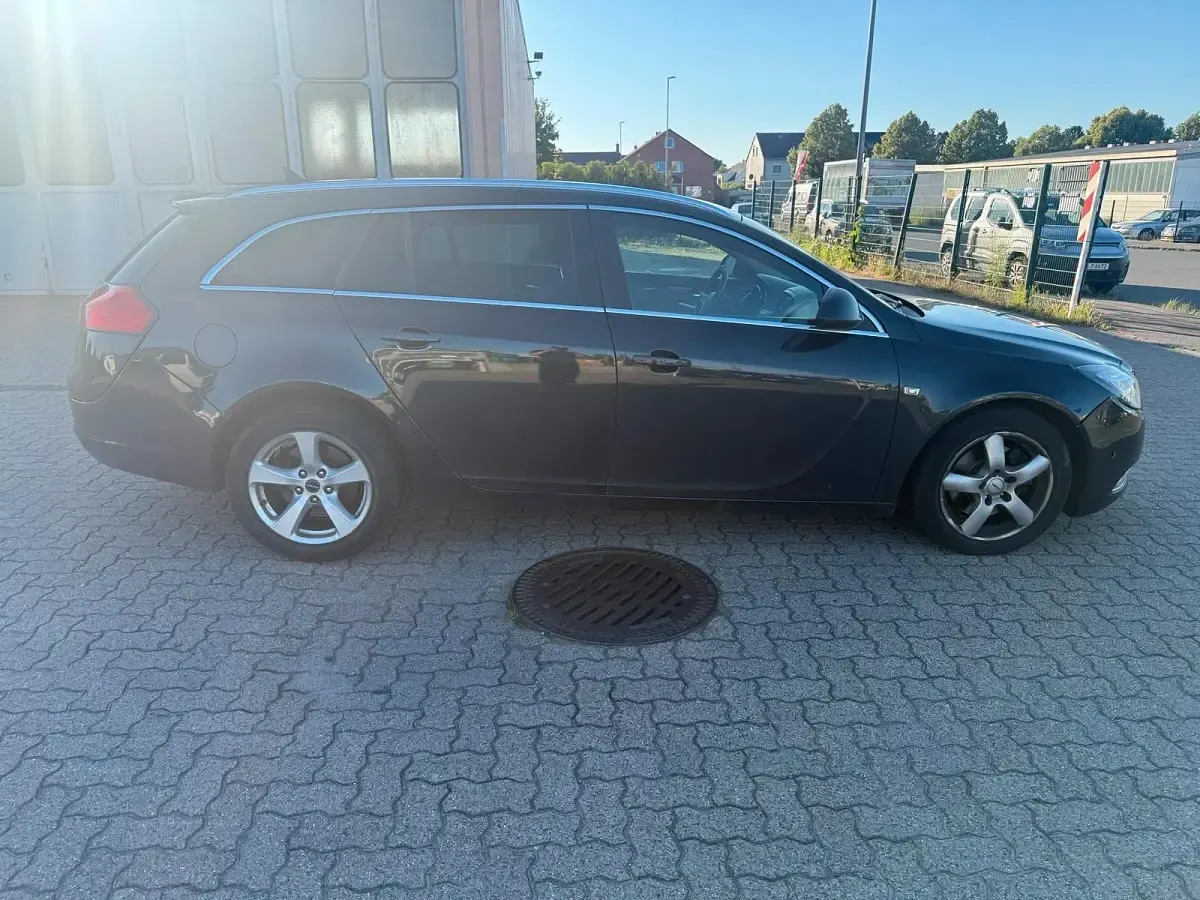 Gebraucht Opel Insignia Sport 203 PS (149 kW) 2012 Schwarz Kombi