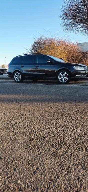 Gebraucht VW Passat Highline 140 PS (102 kW) 2011 Schwarz Kombi