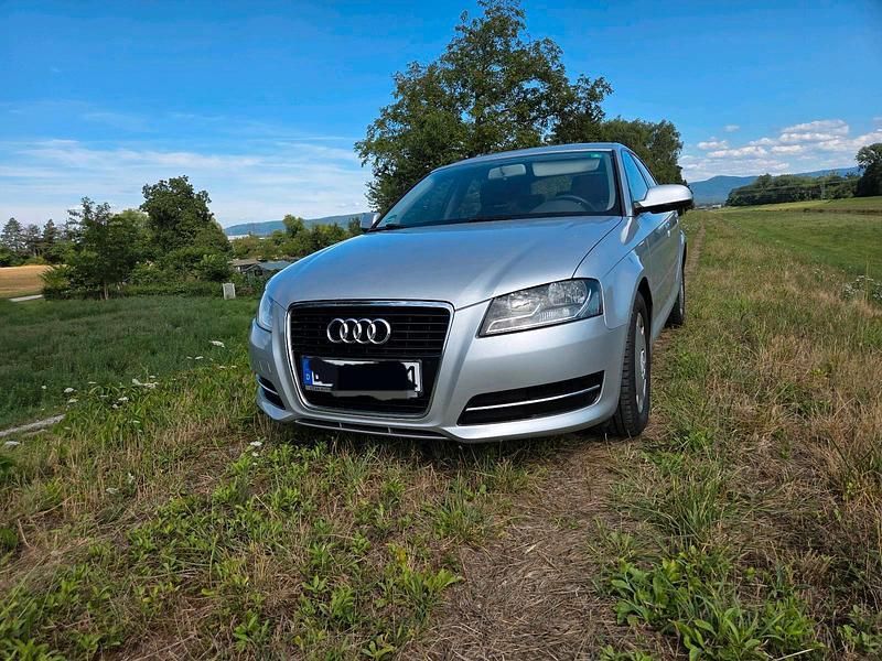 Silber Gebraucht 2011 Audi A3 Sportback Limousine | 6.000 € (Fairer Preis) - Bild 1/4