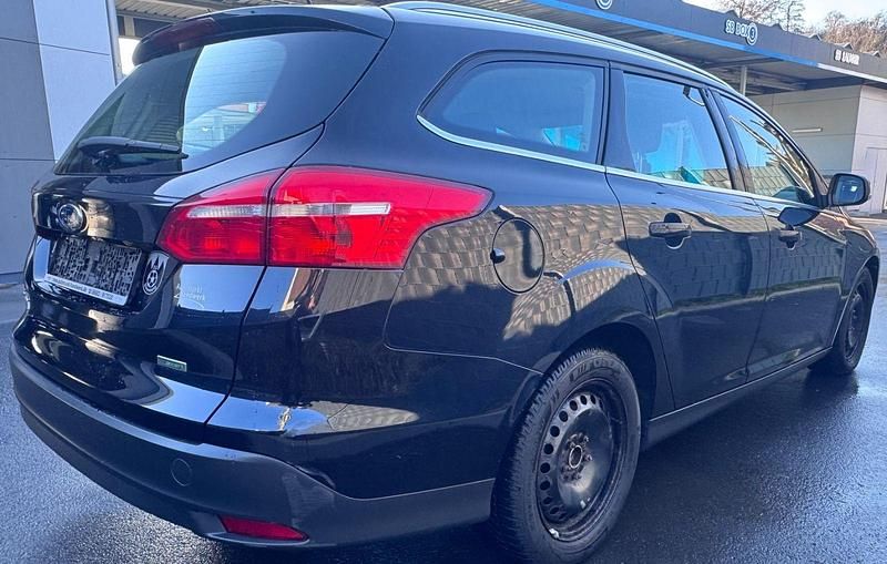 Gebraucht Ford Focus Business Edition 125 PS (91 kW) 2015 Schwarz Kombi