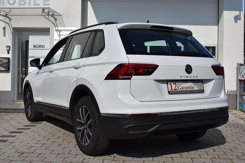 Gebraucht VW Tiguan Life 150 PS (110 kW) 2023 Pure white SUV