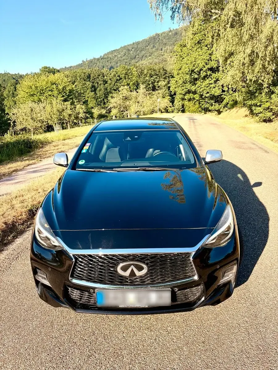 Gebraucht Infiniti Q30 170 PS (125 kW) 2016 Schwarz SUV