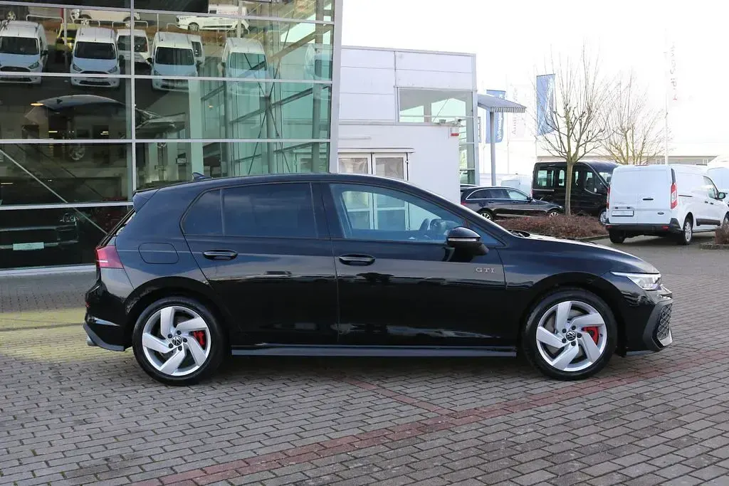 Gebraucht VW Golf VIII Style 265 PS (194 kW) 2025 Schwarz Limousine