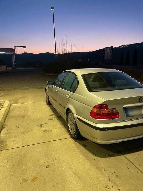 Second-hand BMW 318 143 CP (105 kW) 2002 Argintiu Berlinǎ