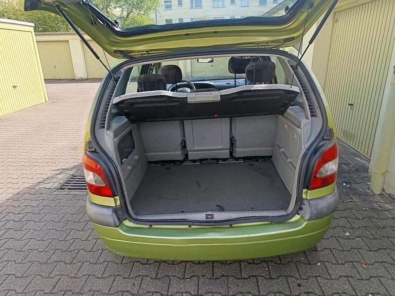 Second-hand Renault Scénic 107 CP (78 kW) 2000 Verde Monovolum