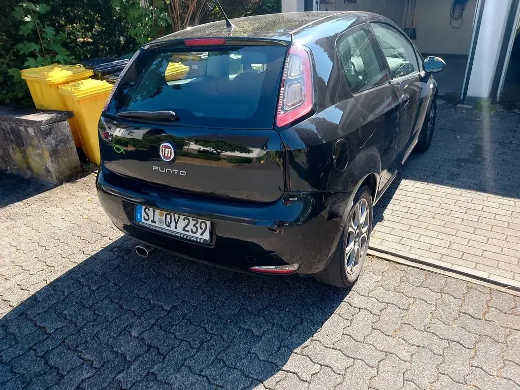 Gebraucht Fiat Punto Lounge 84 PS (61 kW) 2015 Schwarz Kleinwagen