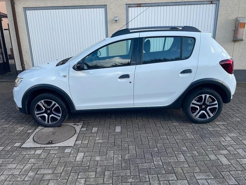 Gebraucht Dacia Sandero Stepway 90 PS (66 kW) 2018 Weiß SUV