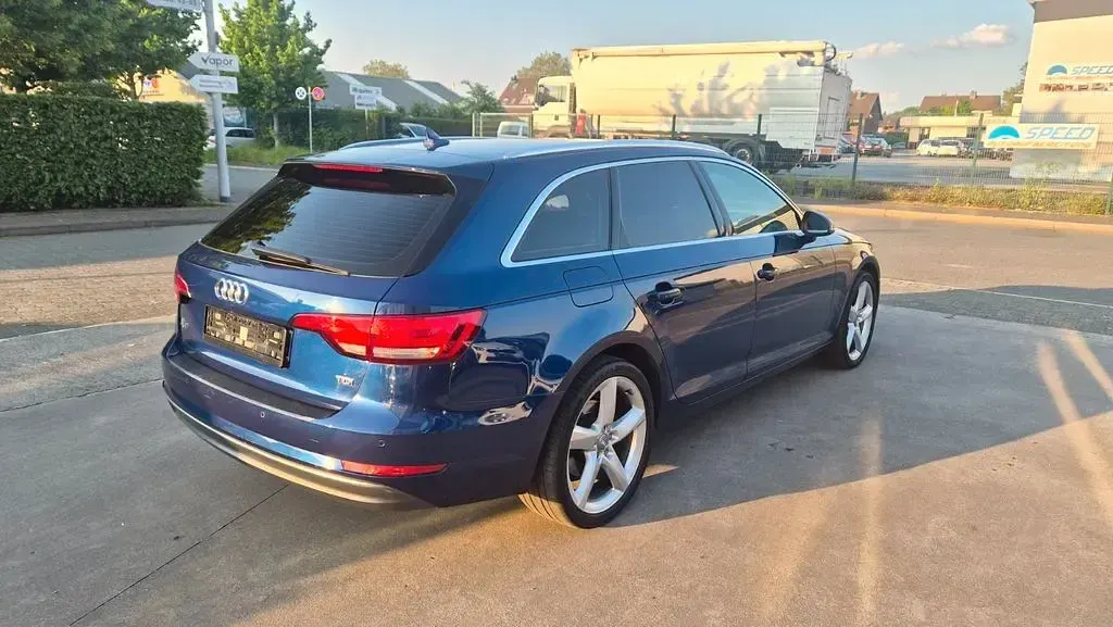 Gebraucht Audi A4 Sport 150 PS (110 kW) 2018 Blau Kombi