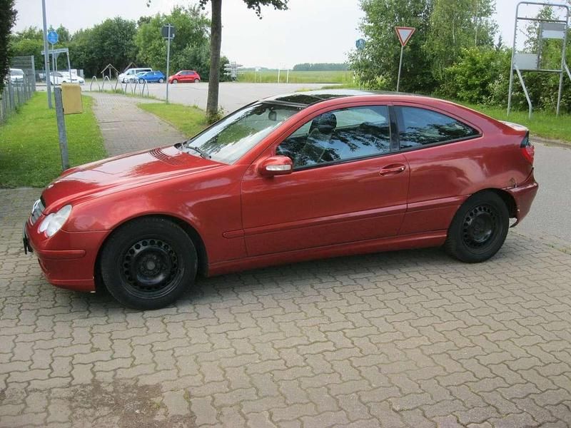 Gebraucht Mercedes C200 163 PS (119 kW) 2001 Orange Coupé