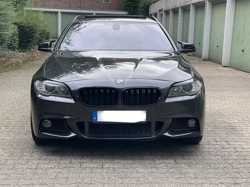 Grau Gebraucht 2011 BMW 530 Kombi | 7.800 € (Superpreis) - Bild 1/4