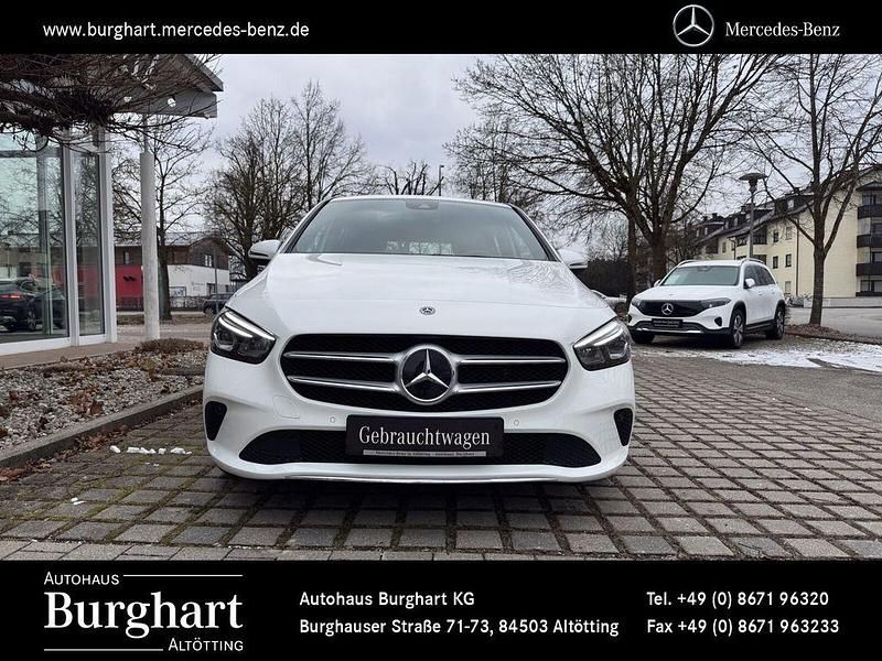 Gebraucht Mercedes B200 Business 150 PS (110 kW) 2019 Weiß Van / Kleinbus